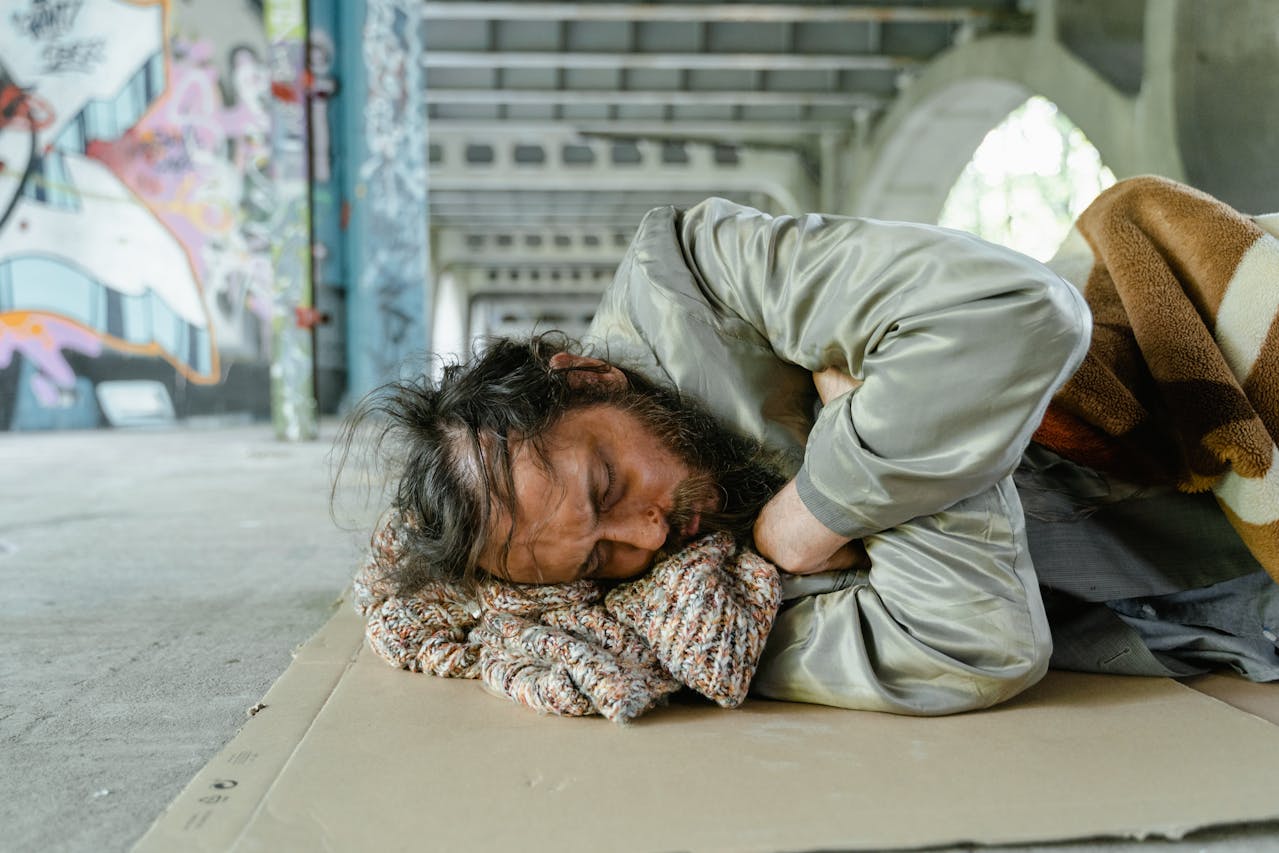 Explorando la crisis de vivienda en Granada: la calle nunca debe ser un hogar