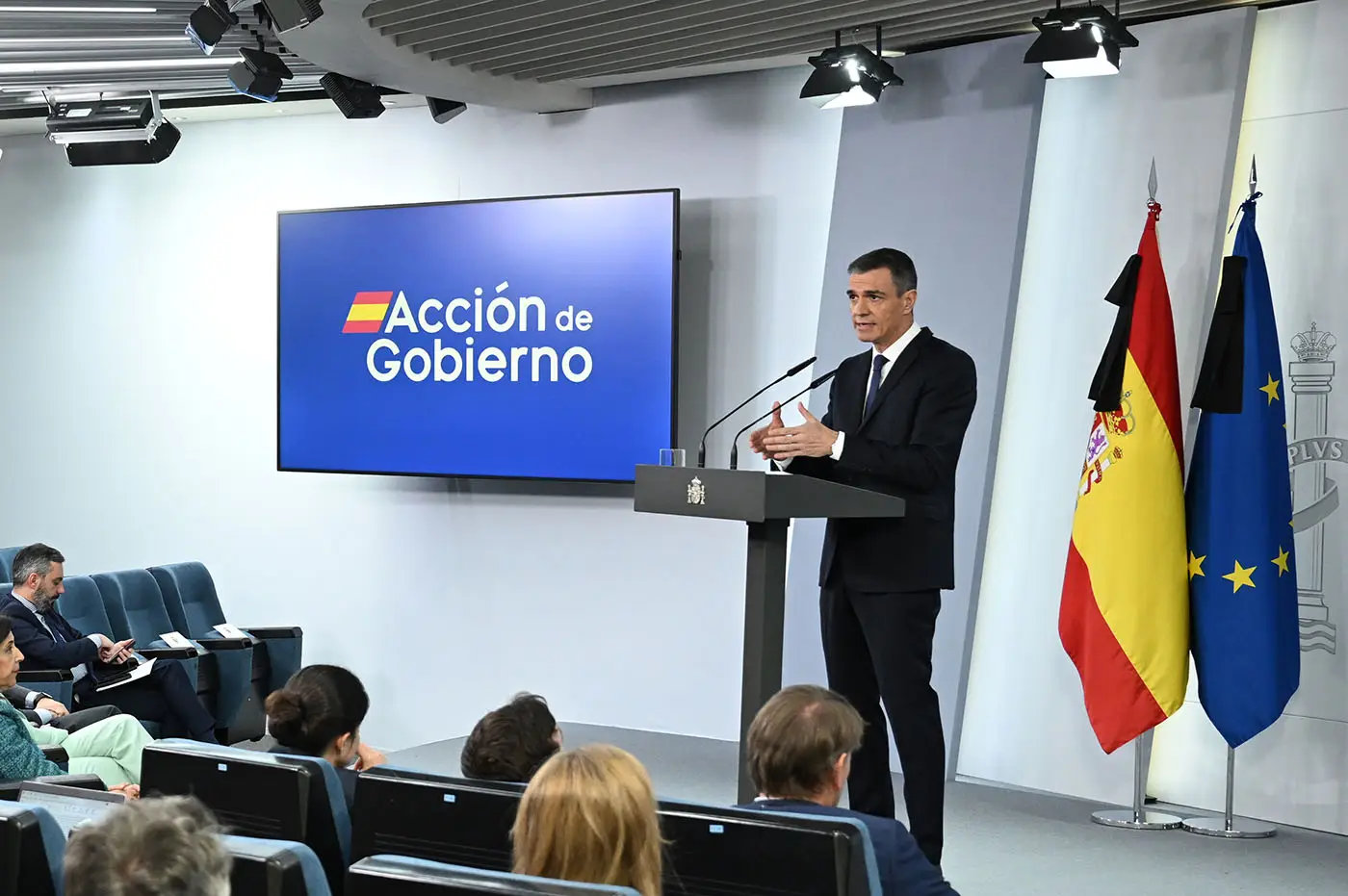 Sánchez anuncia el mayor incremento en defensa de la historia