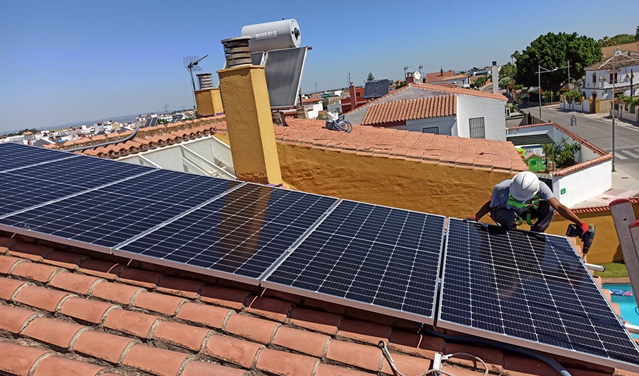 El autoconsumo alcanza 1560 megavatios verdes, el 11% de la potencia renovable instalada en Andalucía
