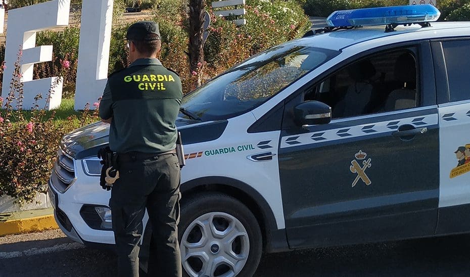 Fallece un hombre tras precipitarse desde el tejado de una nave en Utrera