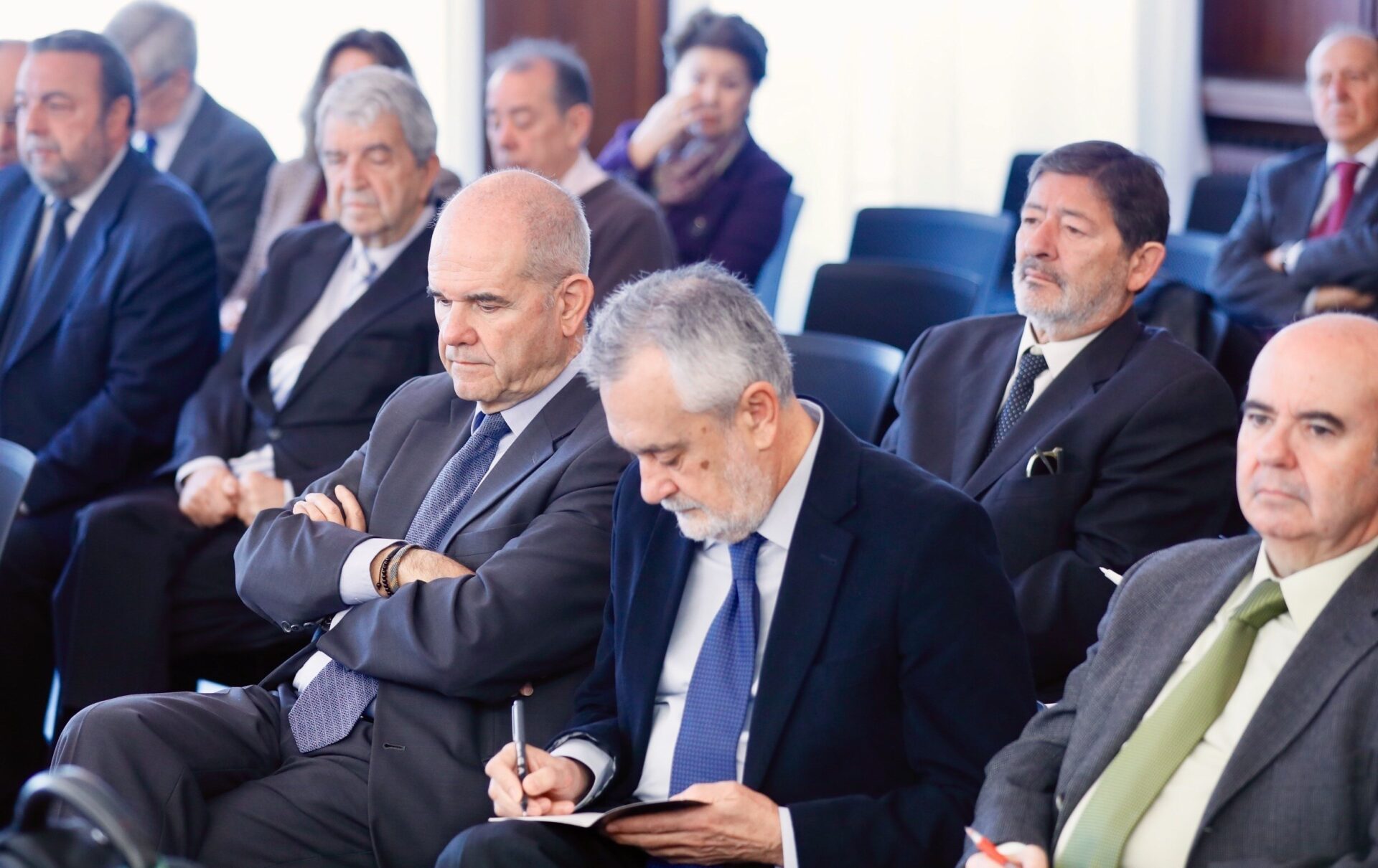 La Audiencia de Sevilla plantea la «extralimitación» del TC en el caso ERE