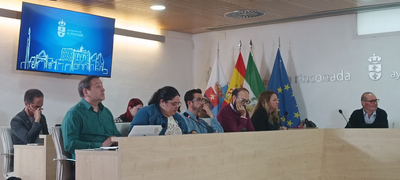 Celebran la aprobación por unanimidad de la moción antifascista en La Rinconada: «una victoria de la democracia»