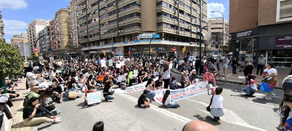 Sentada en la manifestación de Málaga por la Vivienda