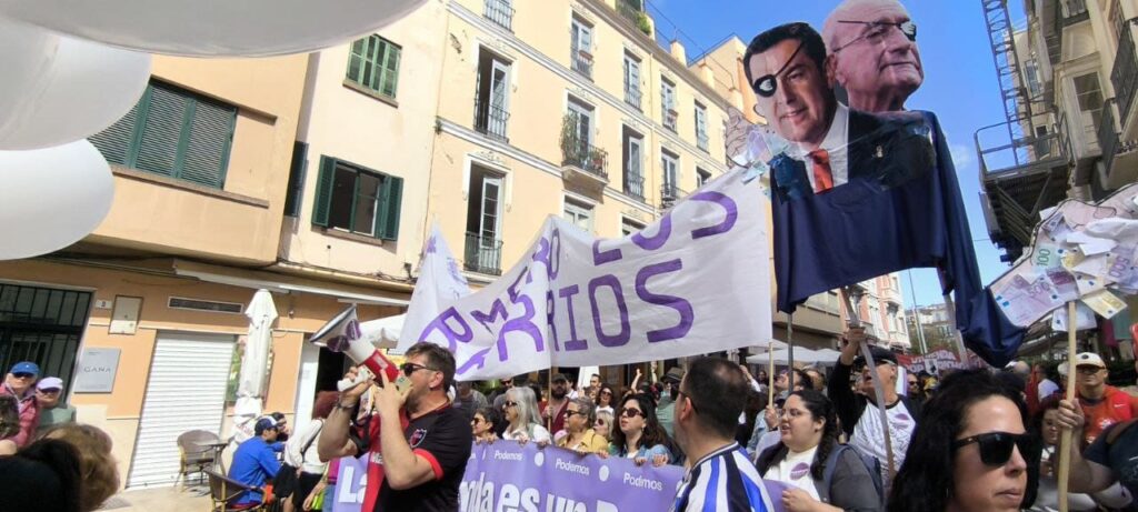 El portavoz de Podemos Málaga, Nico Sguiglia, en un momento de la movilización