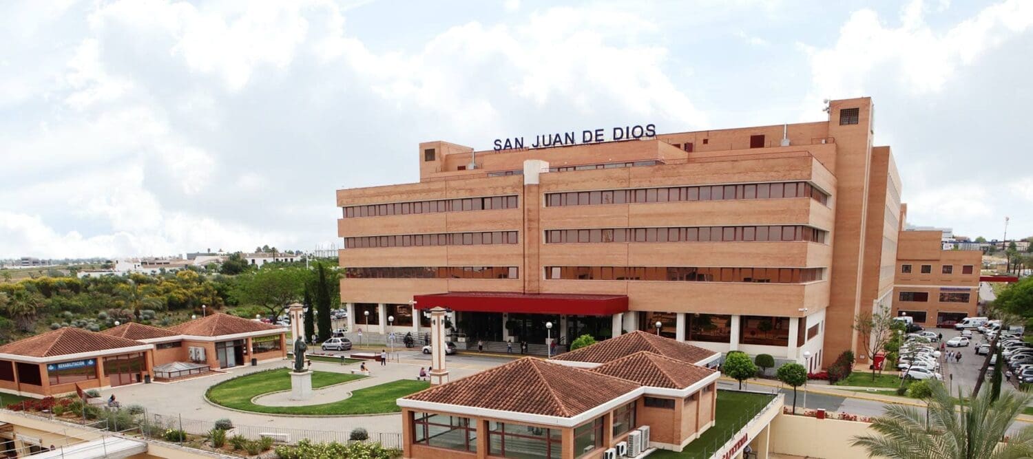 Tres adultos y un menor heridos al colisionar varios vehículos en San Juan de Aznalfarache