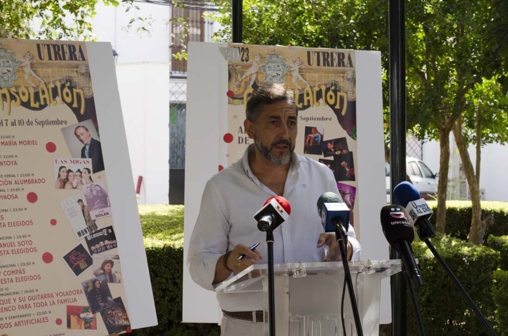 El delegado de fiestas, durante la rueda de prensa