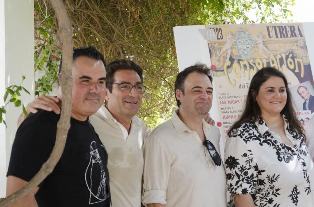 Varios artistas durante la presentación