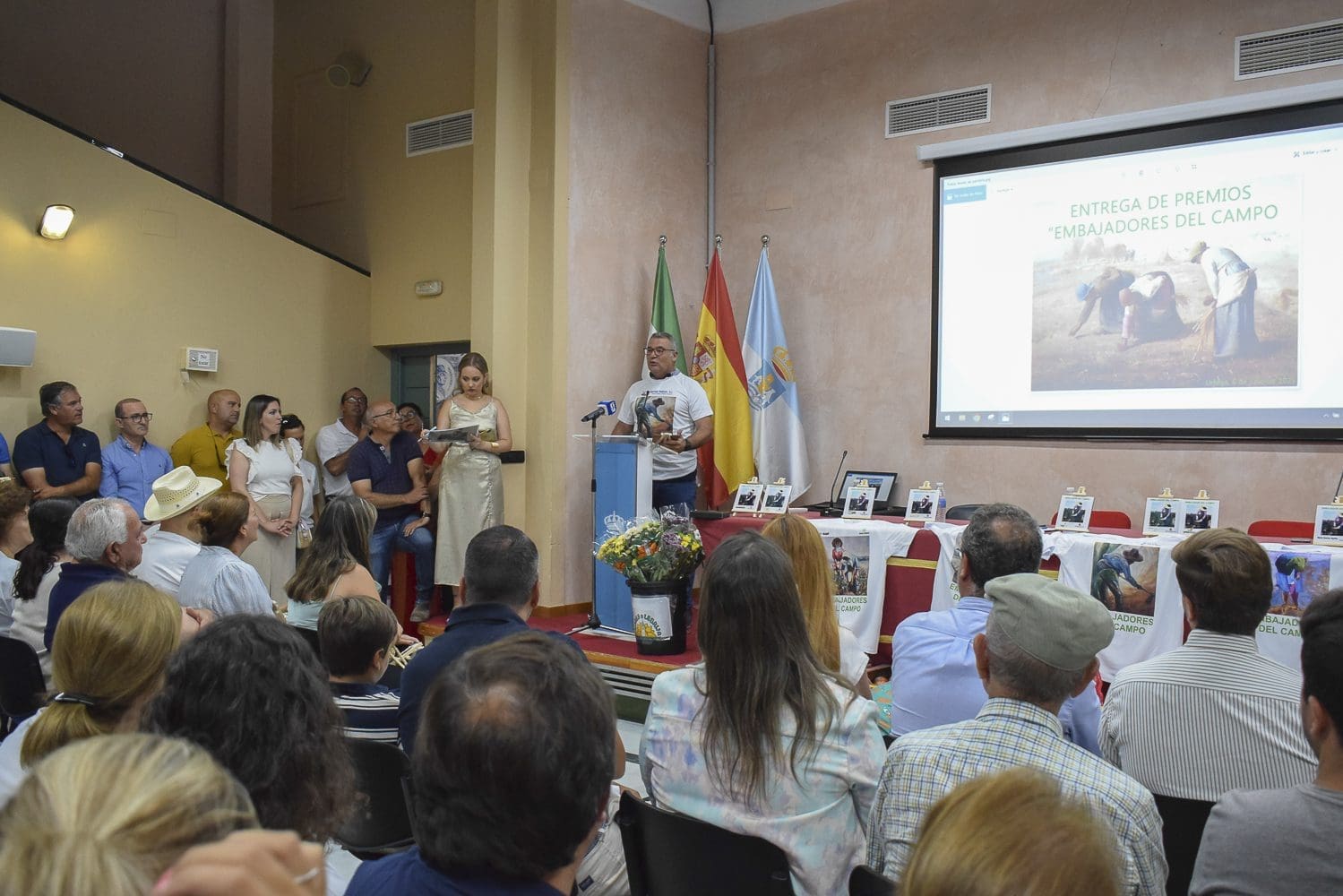La cooperativa Las Nieves, los agricultores de Maribáñez y la Comunidad de Regantes Las Marismas del Guadalquivir, distinguidos con el reconocimiento «Embajadores del Campo»