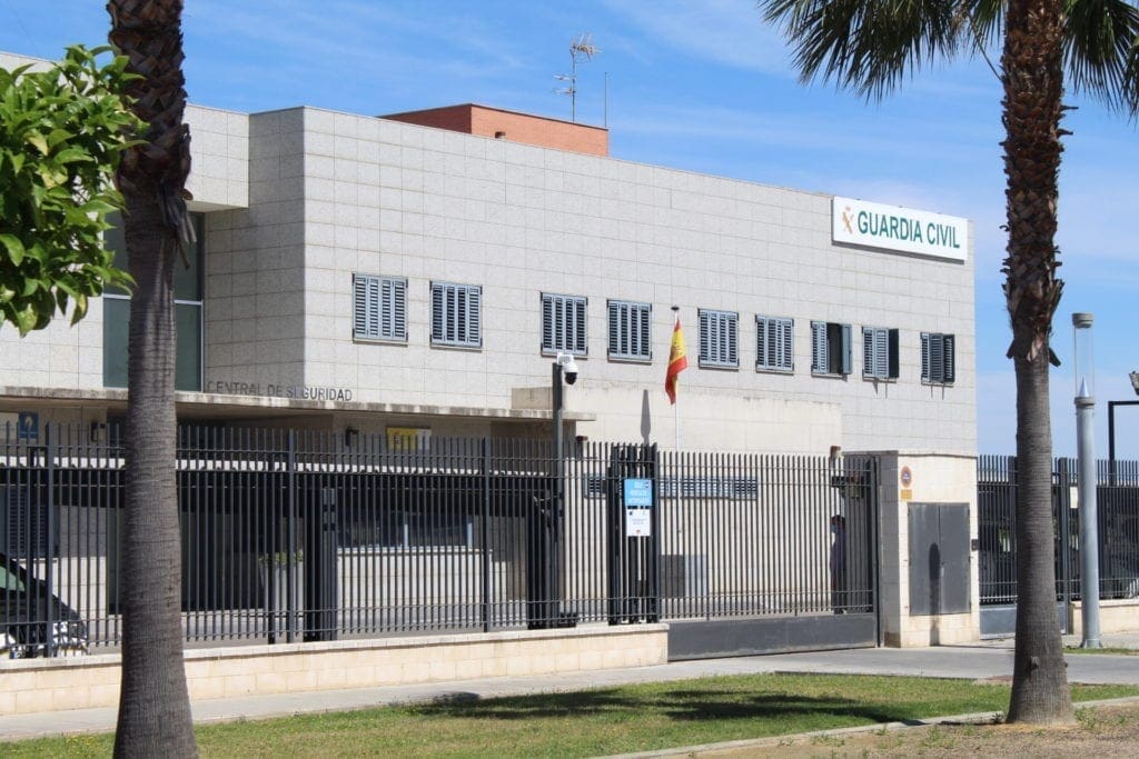 Detenidas tres personas en Brenes por la sustracción de 8000 euros a una anciana