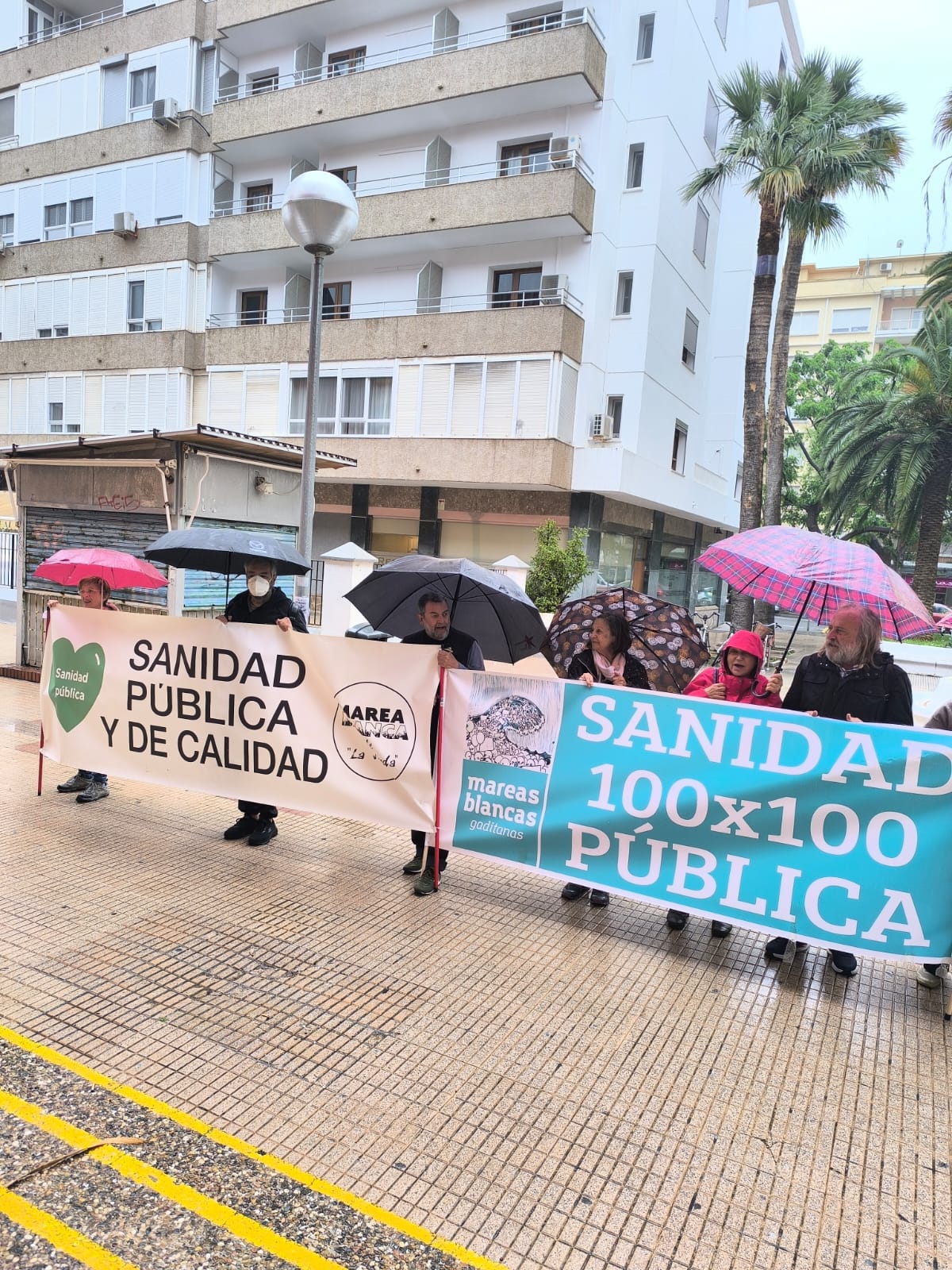 Las Mareas Blancas de Cádiz se concentran por la declaración del director provincial de compras del SAS