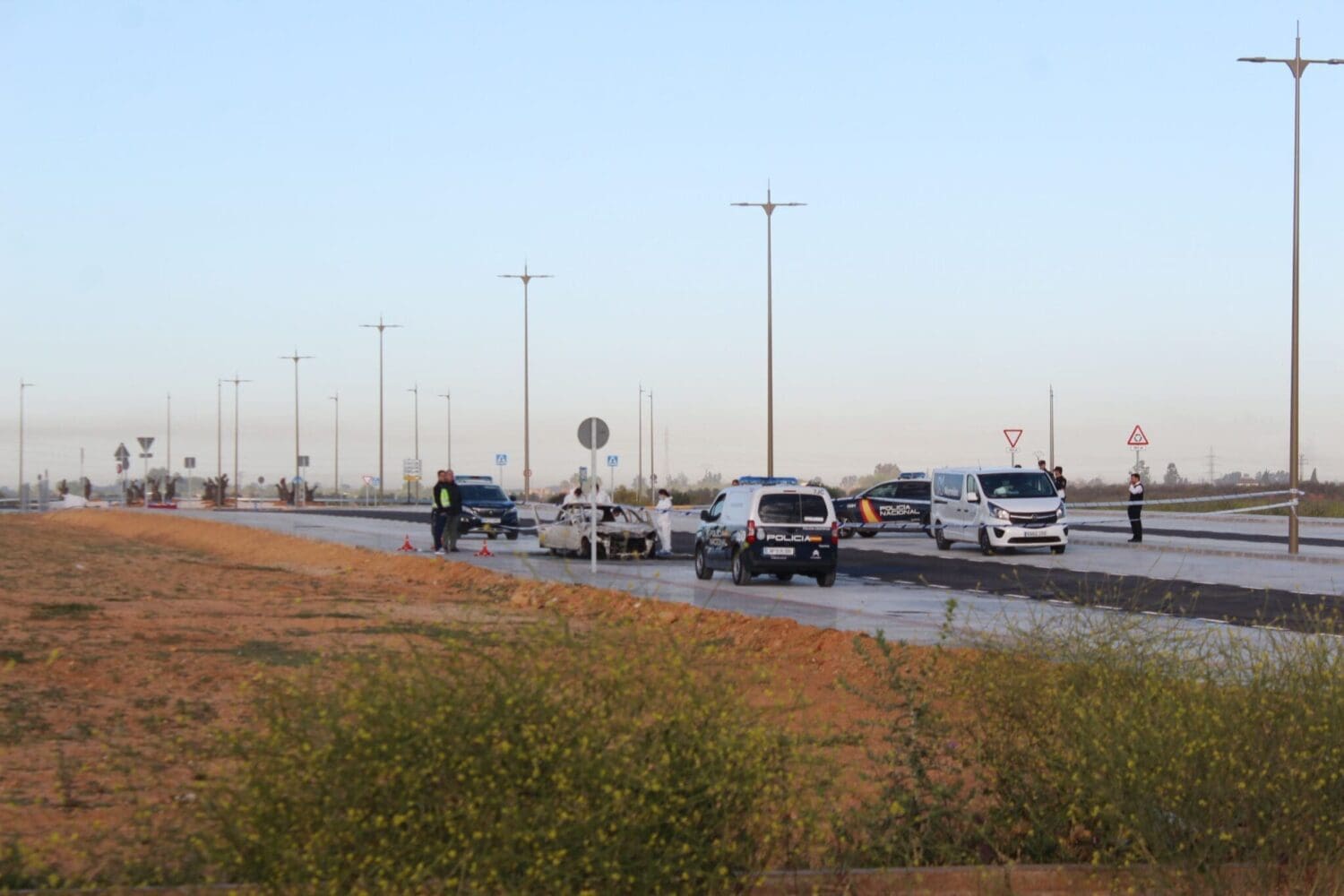 Localizan un cuerpo calcinado dentro de un coche en un polígono de Dos Hermanas