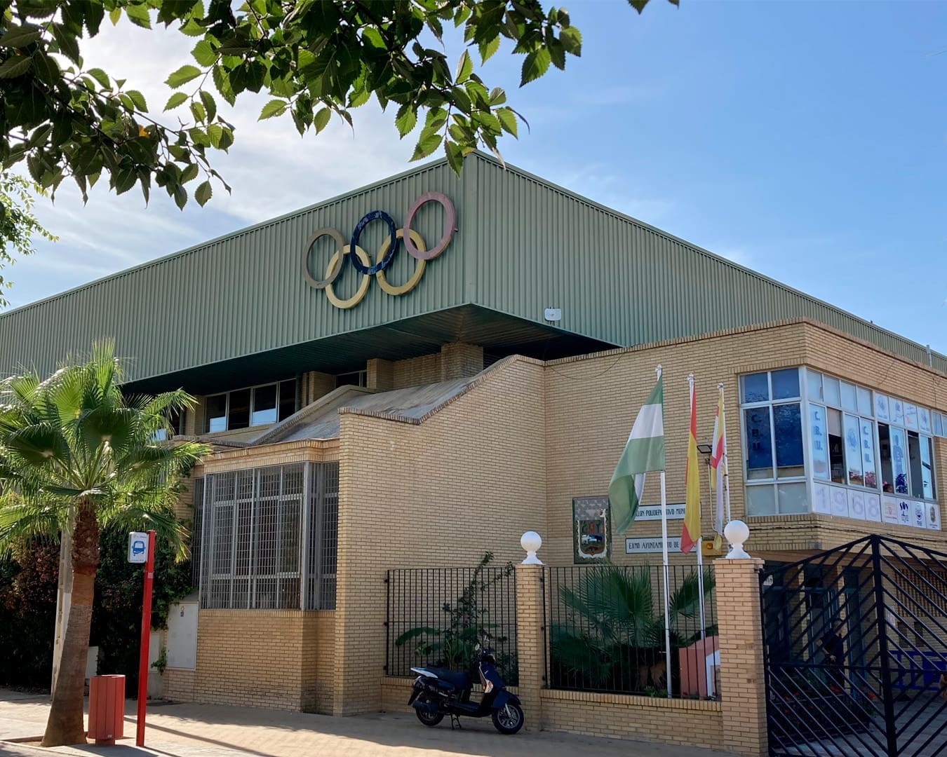 Utrera ultima las obras en los pabellones deportivos para adelantarse a las lluvias