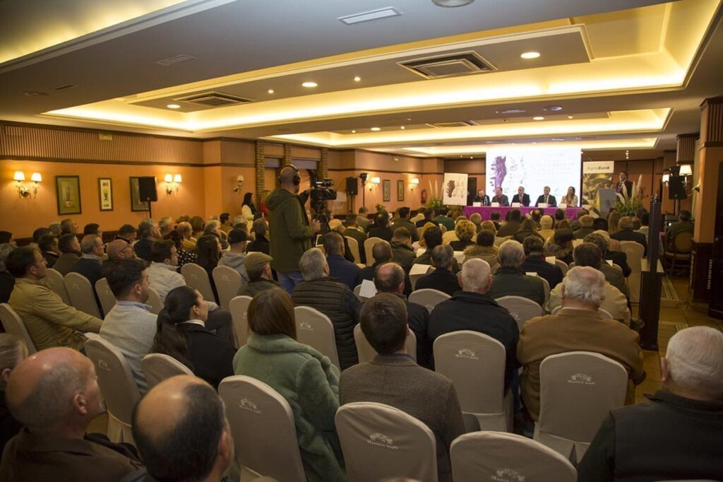 Presentación de la Feria Agroganadera en los salones del restaurante Manolo Mayo, en Los Palacios y Villafranca