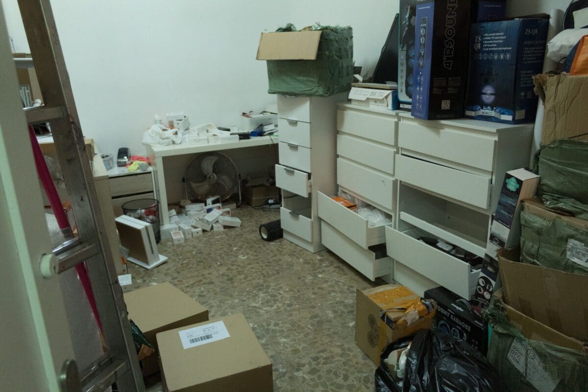 Estado del almacén tras el robo | TuPeriódico