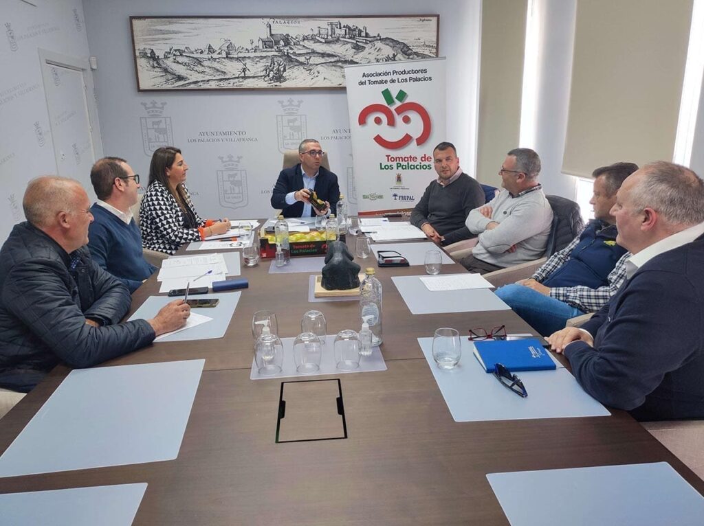 Reunión con la junta directiva de la asociación de productores del tomate de Los Palacios