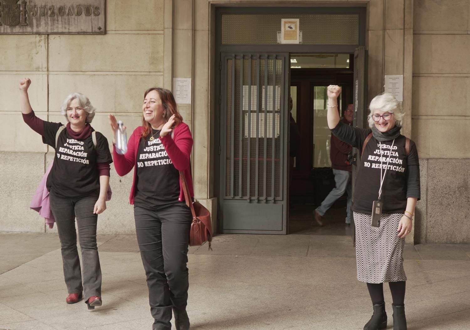 Gracia Maqueda, Cristina Honorato y Paqui Maqueda a la salida de los juzgados | AURORA BÁEZ BOZA
