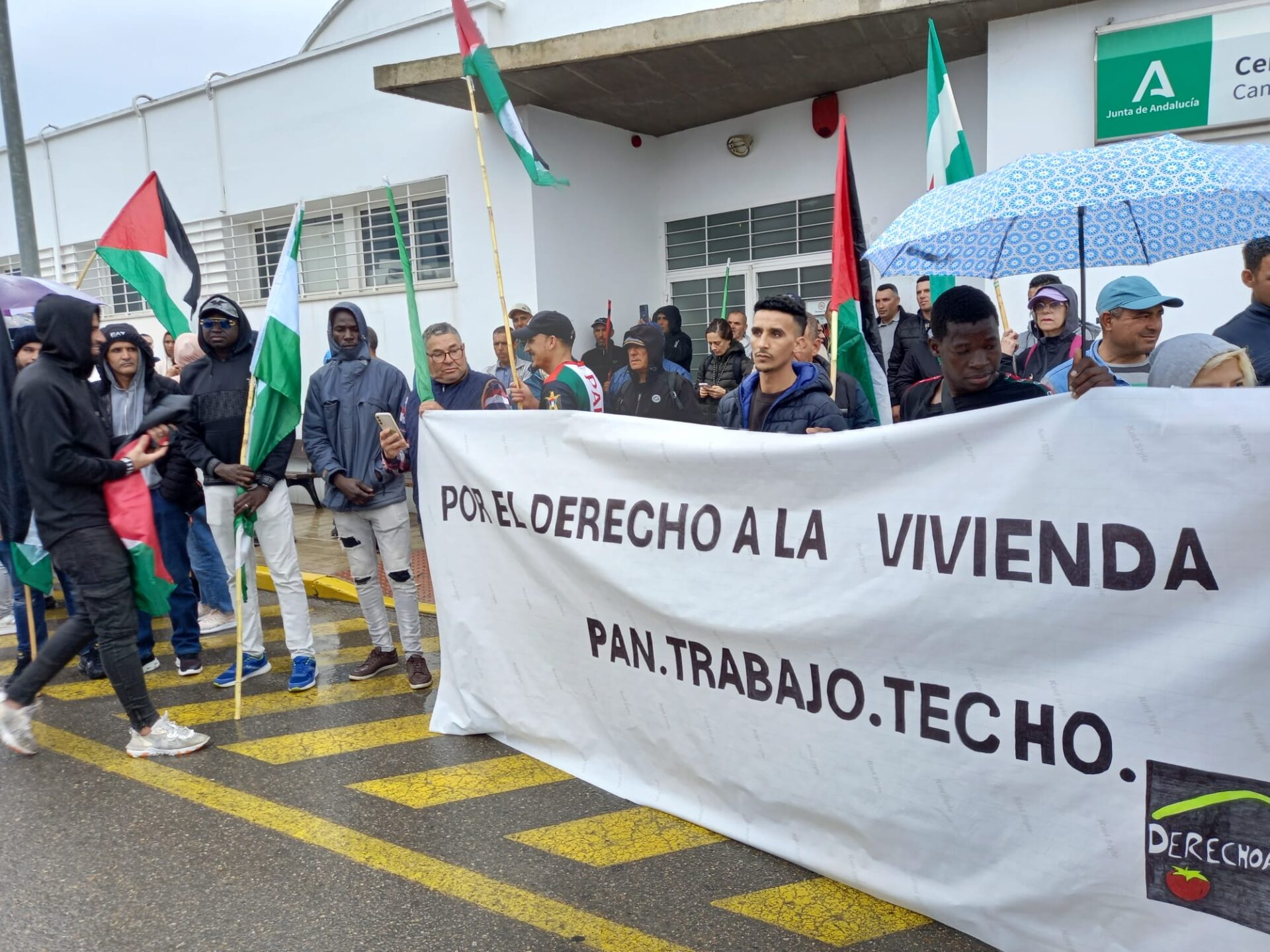 Concentración en Campohermoso (Níjar) por el derecho a una vivienda dígna // MIquel