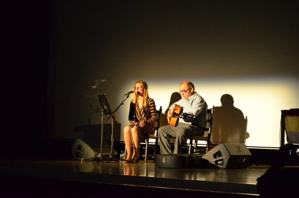 Actuación musical a cargo de la cantante y periodista Rosario Heredia | Gorka Fernández, TuPeriódico