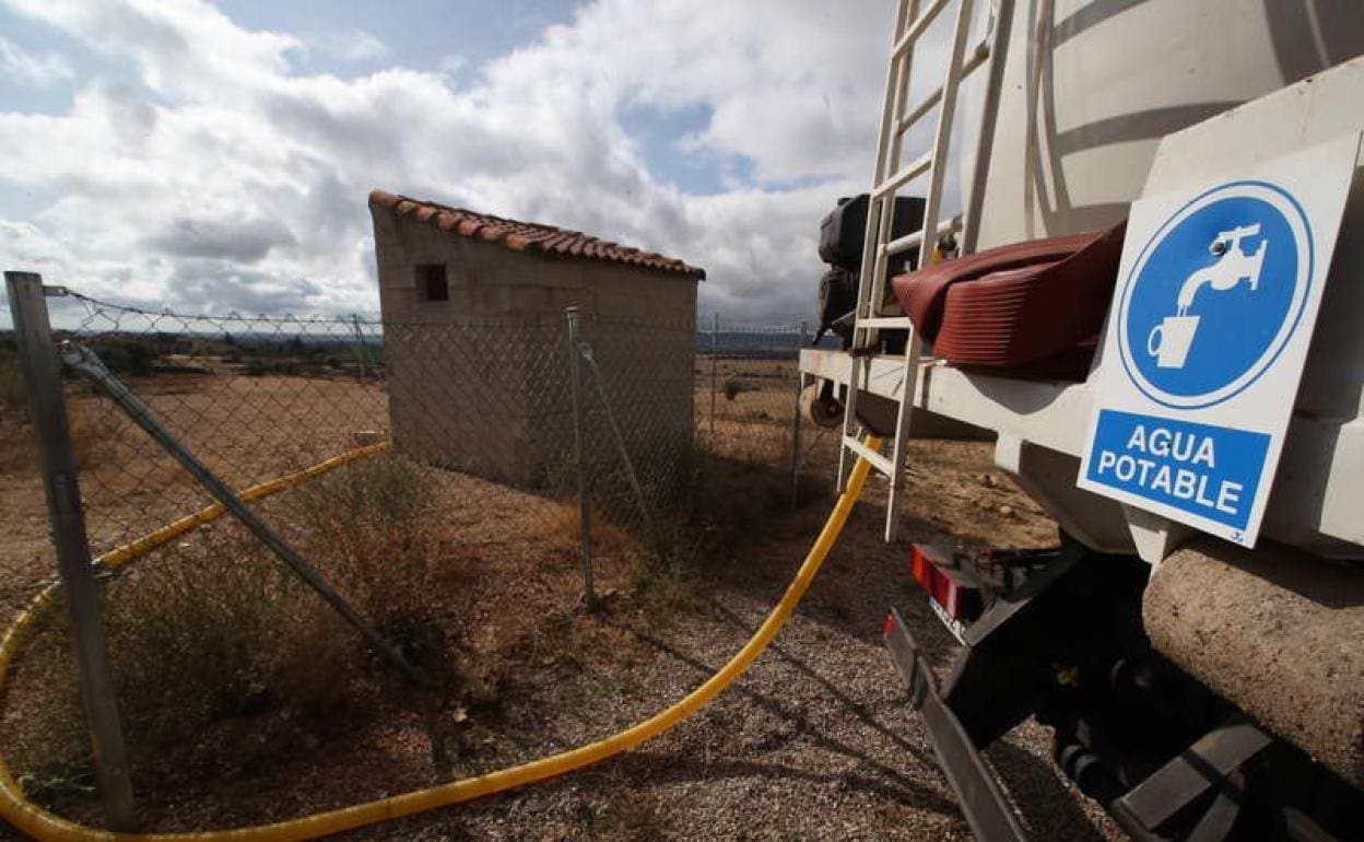 Almadén de la Plata realizará cortes de agua desde este jueves por la sequía «hasta nuevo aviso»