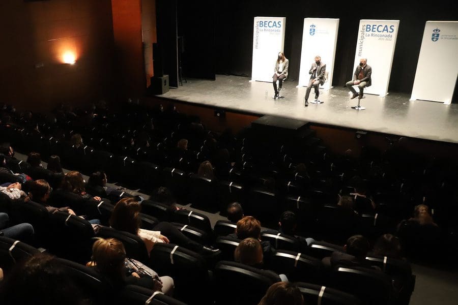 El Consistorio hace entrega de 250 becas de Bachillerato y Ciclos Formativos