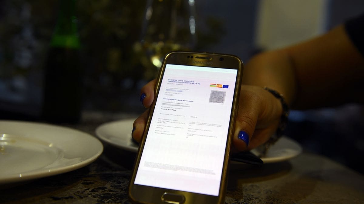 Obligatorio el certificado COVID desde este lunes para entrar en bares y discotecas