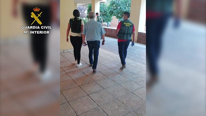 Detenido un médico por grabar a sus pacientes