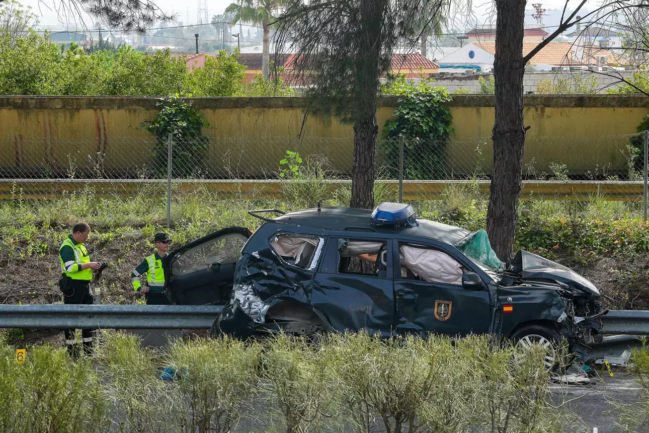 Vehículo siniestrado de la Guardia Civil