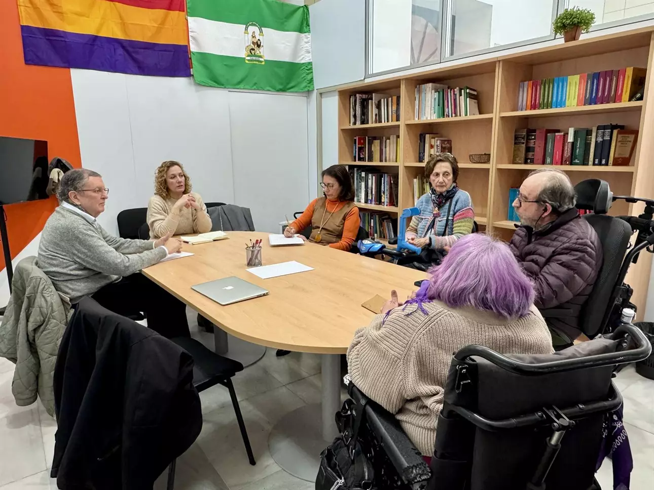 Podemos Sevilla pide una empresa pública de eurotaxis