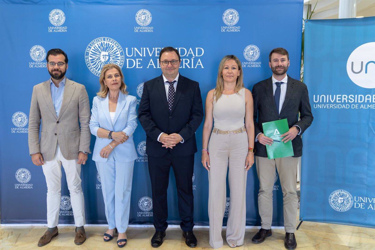 La Universidad de Mayores de Almería cierra un curso marcado por un récord de matriculaciones