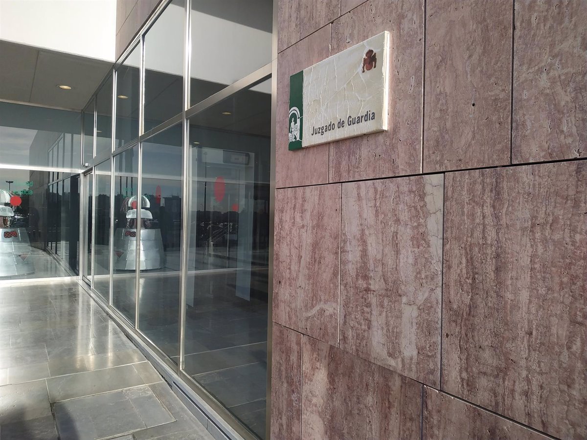 Juzgarán a un hombre denunciado por agresión homófoba a un menor en un autobús de Málaga