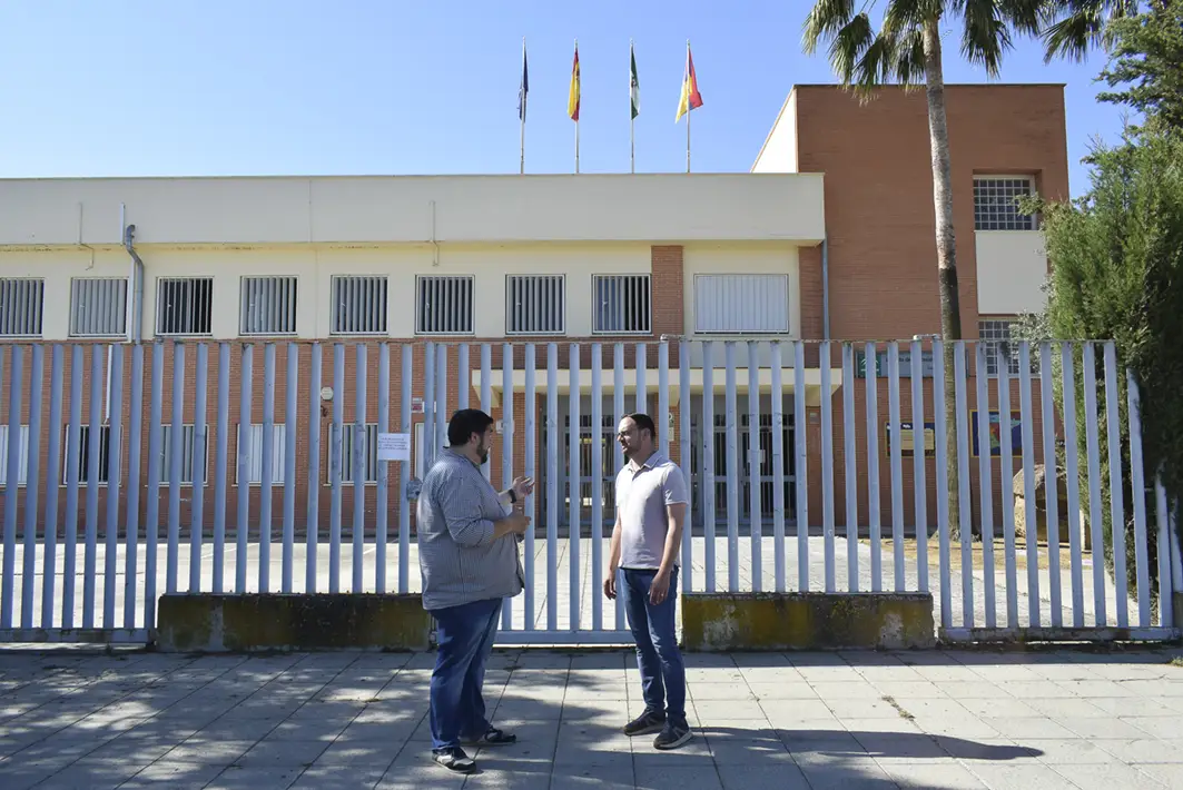 Los Palacios y Villafranca denuncia la falta de actuaciones de la Junta en el IES Joaquín Romero Murube