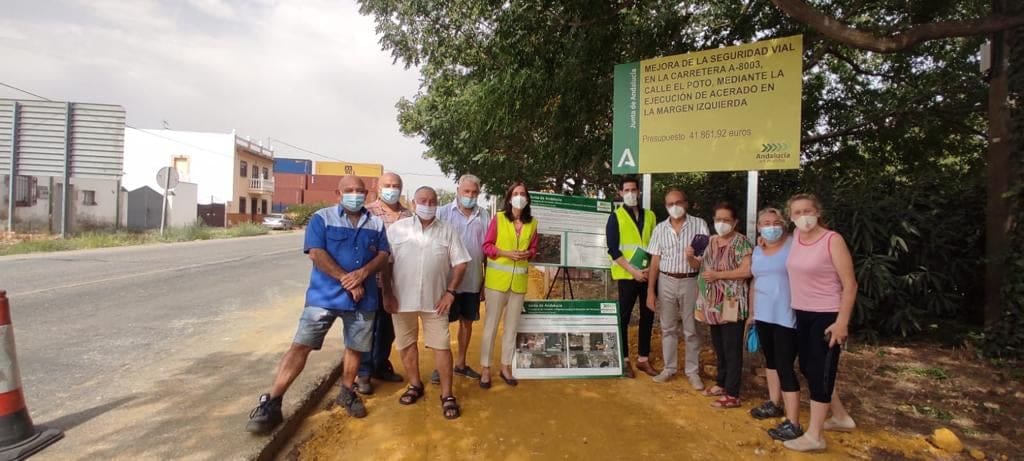 Reunión de la delegada con los representantes de vecinos del Gordillo, antes de las obras. | Junta de Andalucía.