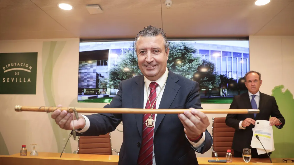 Javier Fernández aspira a una «provincia justa a base de compromiso social» y anuncia un «Plan Sevilla», que impregnará toda la gestión de la Diputación