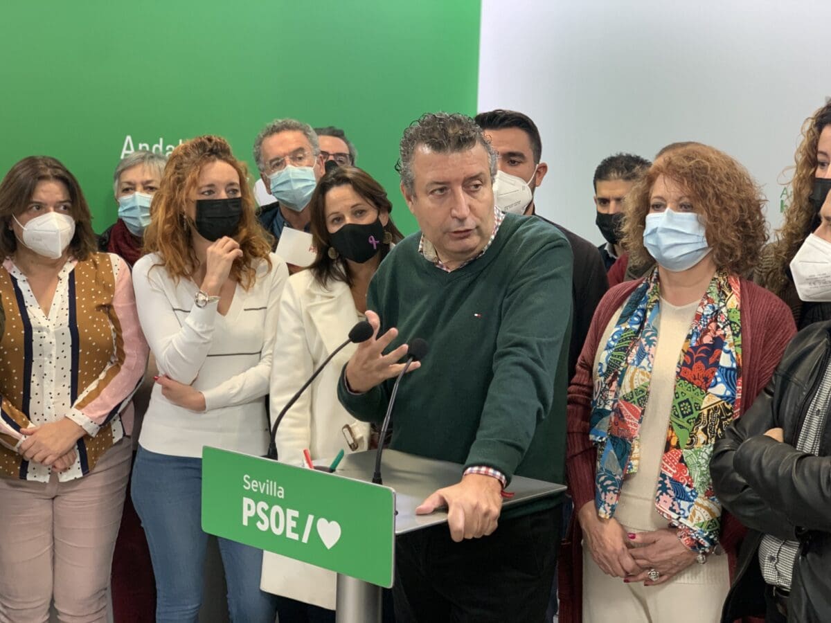 Javier Fernández es proclamado secretario general del PSOE de Sevilla tras entregar 5 000 avales