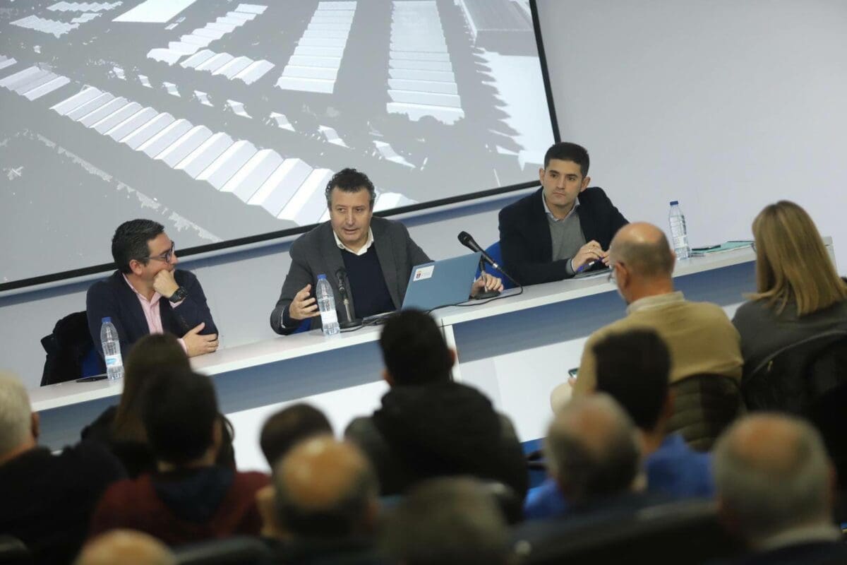 Javier Fernández optará a liderar el PSOE sevillano
