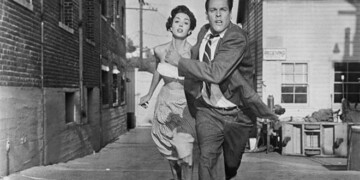 La invasión de los ladrones de cuerpos (1956), una fábula de la Guerra Fría, la otra gran época del terror moderno, con el comunismo como gran enemigo. Enemigo del modelo de consumo llamado libertad.