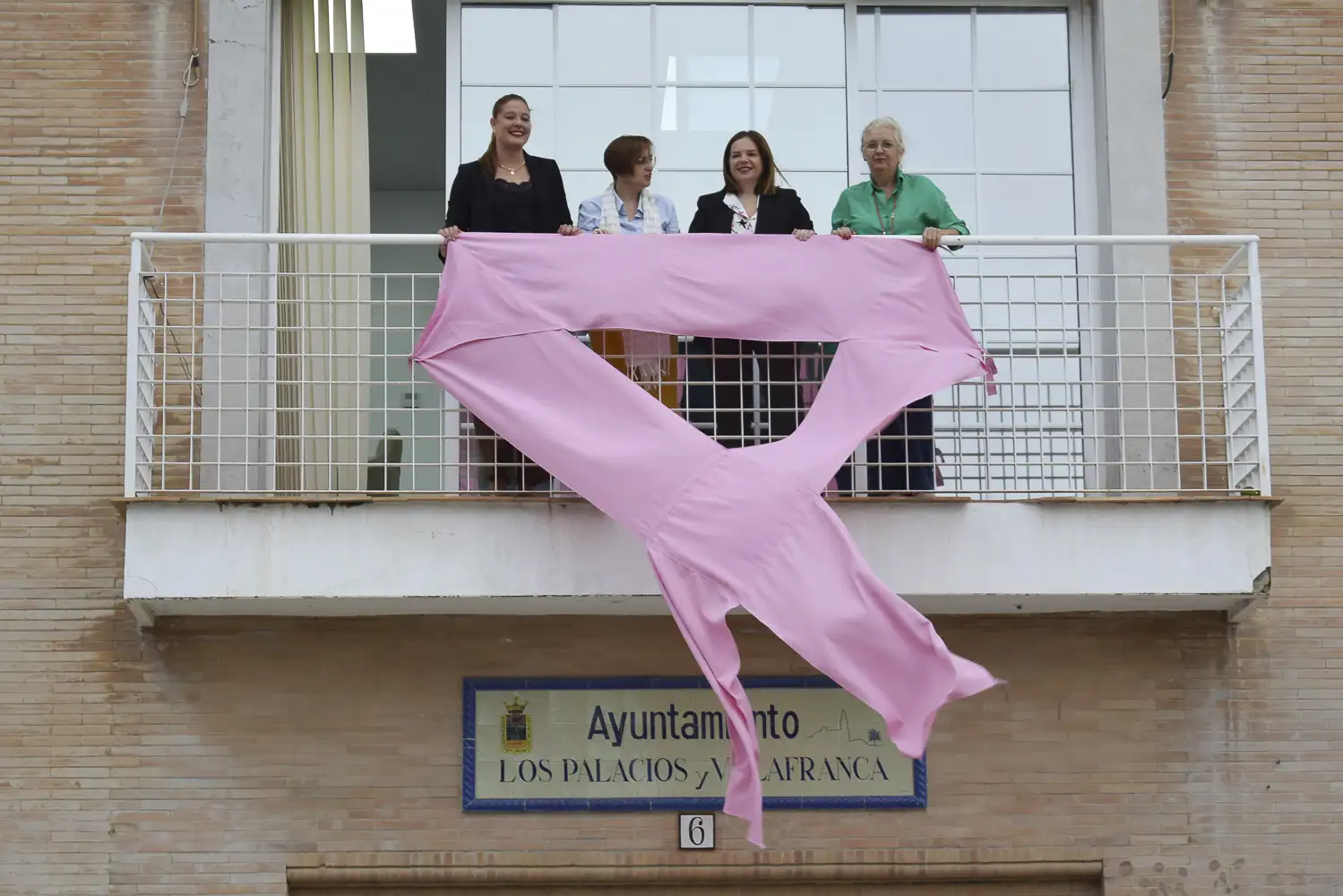 Los Palacios y Villafranca conmemora el Día Internacional contra el Cáncer de mama