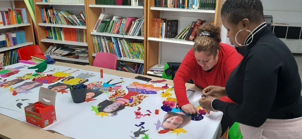 Mujeres realizando actividades relacionadas con el 8M