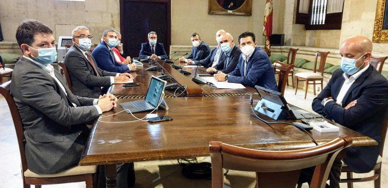 Reunión de los alcaldes de Sevilla y La Rinconada con los directivos de IDEC Grouppe · Ayuntamiento de Sevilla