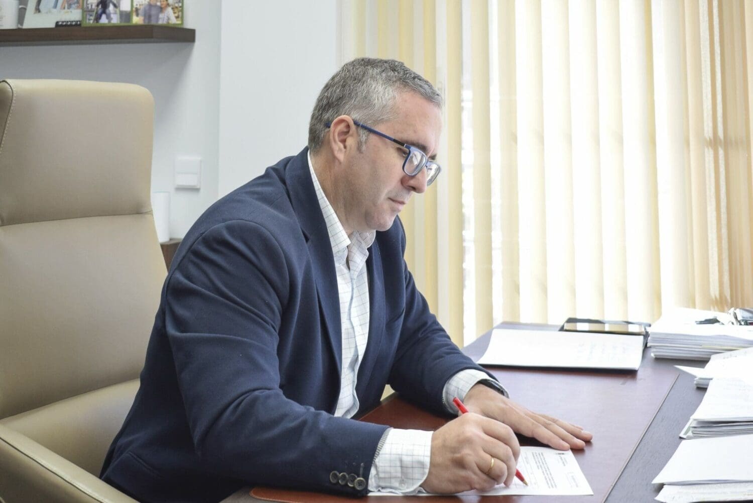Los Palacios y Villafranca recogerá firmas para exigir a Junta y Gobierno «transporte interurbano de calidad»