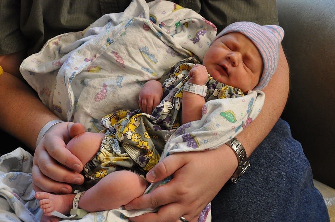 Se producen más defunciones que nacimientos en Andalucía