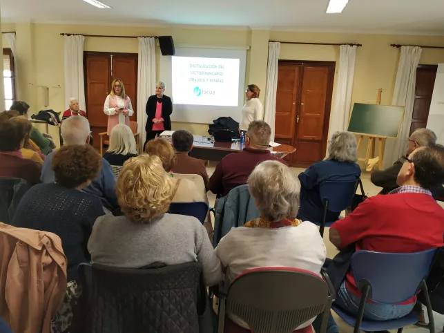Facua imparte un taller en Casariche para defenderse en la digitalización bancaria