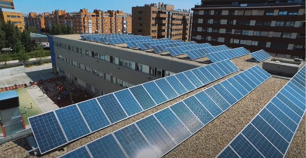 Por Andalucía apuesta por la instalación de placas solares en colegios públicos
