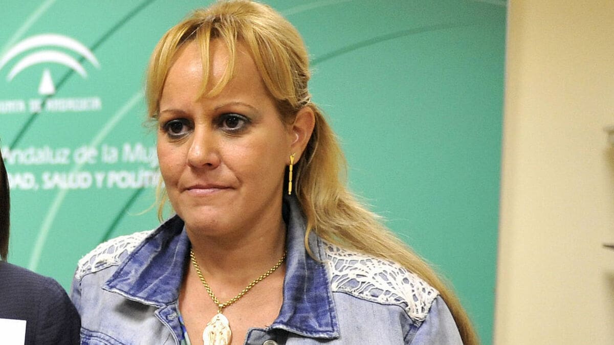 La exalcaldesa de Santiponce niega ser tránsfuga porque «no hay resolución de expulsión» por parte del PSOE