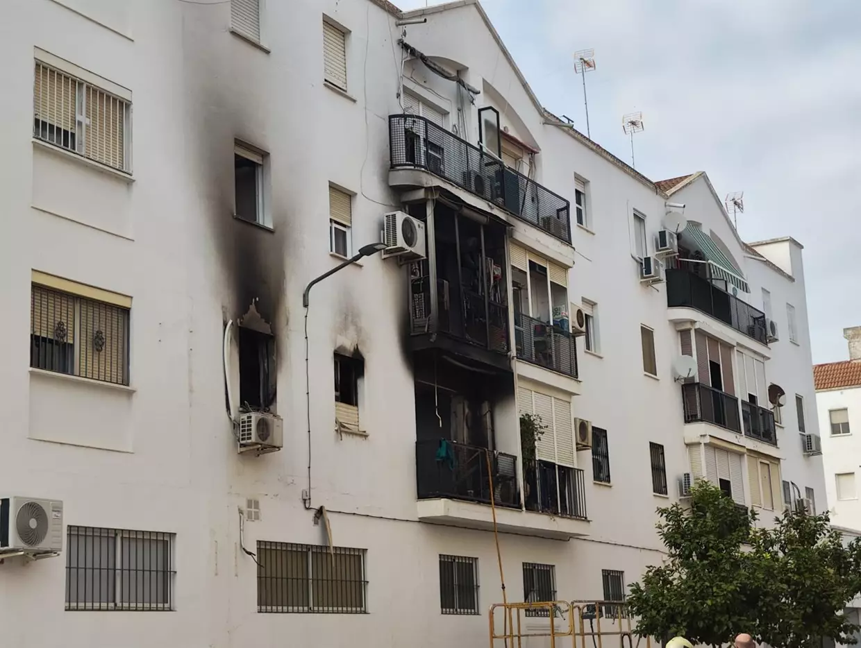 Los fallecidos del incendio de Los Palacios tenían 17 y 20 años de edad