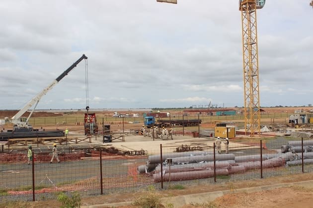 «Vivir con miedo»: un yacimiento petrolífero los desaloja de sus tierras en Uganda