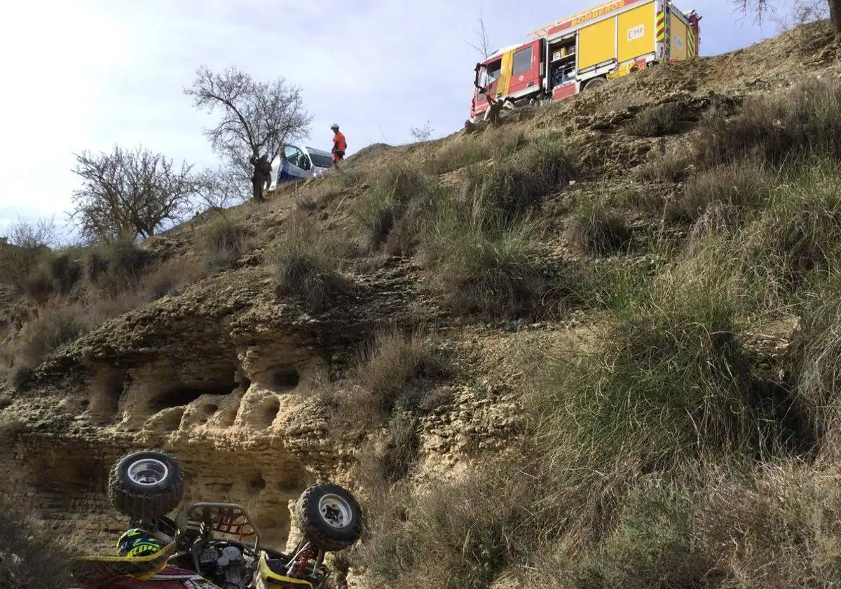 Muere una persona al caer con un quad por un barranco en Albox