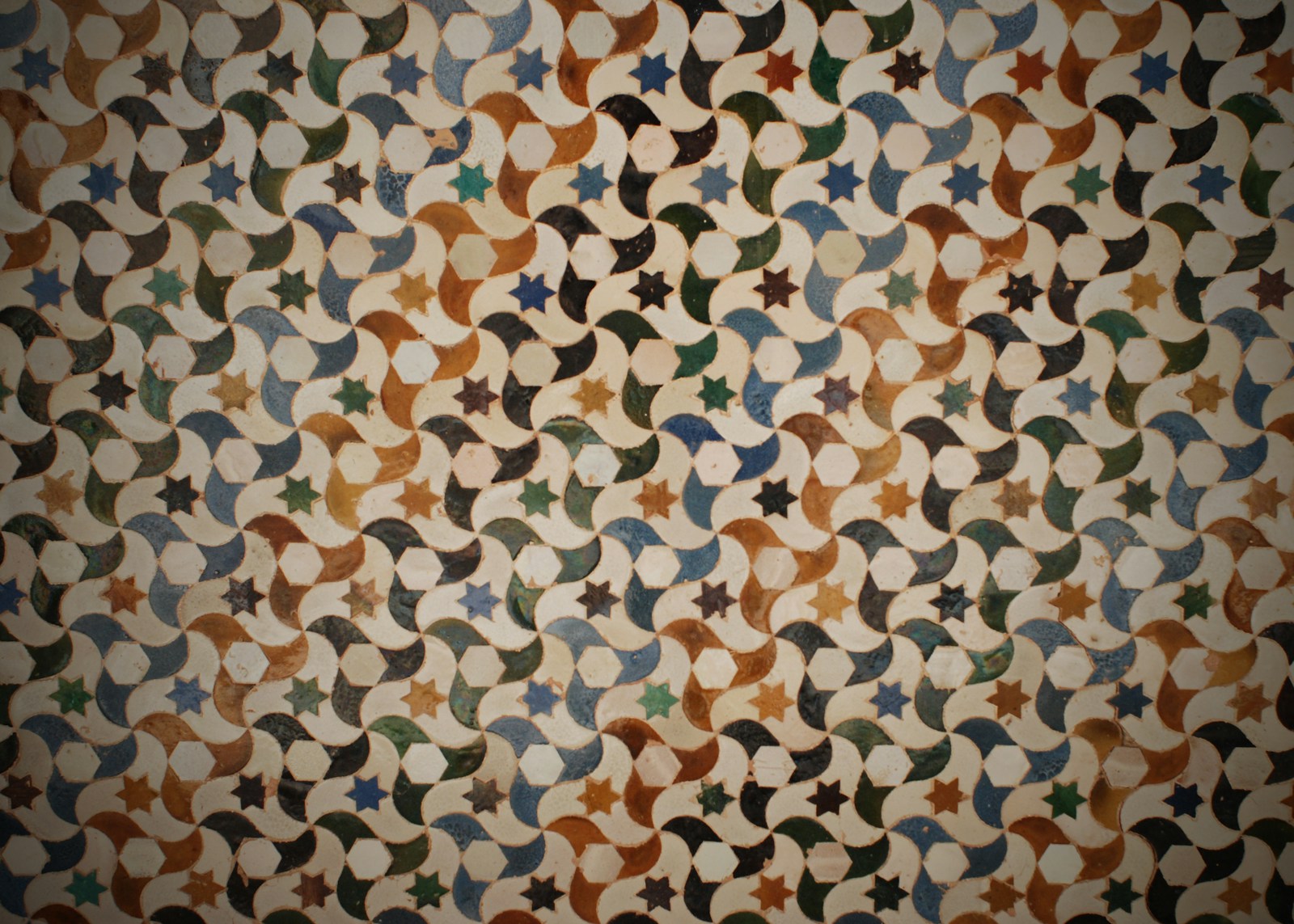 a wall that has a pattern on it
