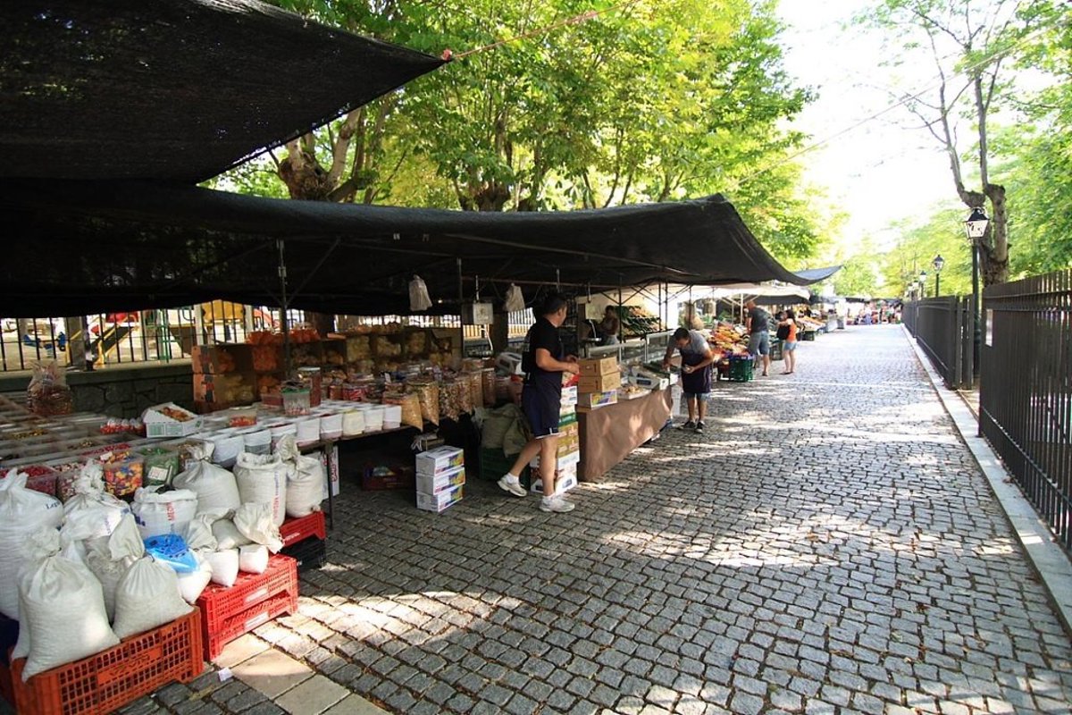 el comercio ambulante marca una "ligera recuperación" tras años de incertidumbre y revive en verano con el ocio playero