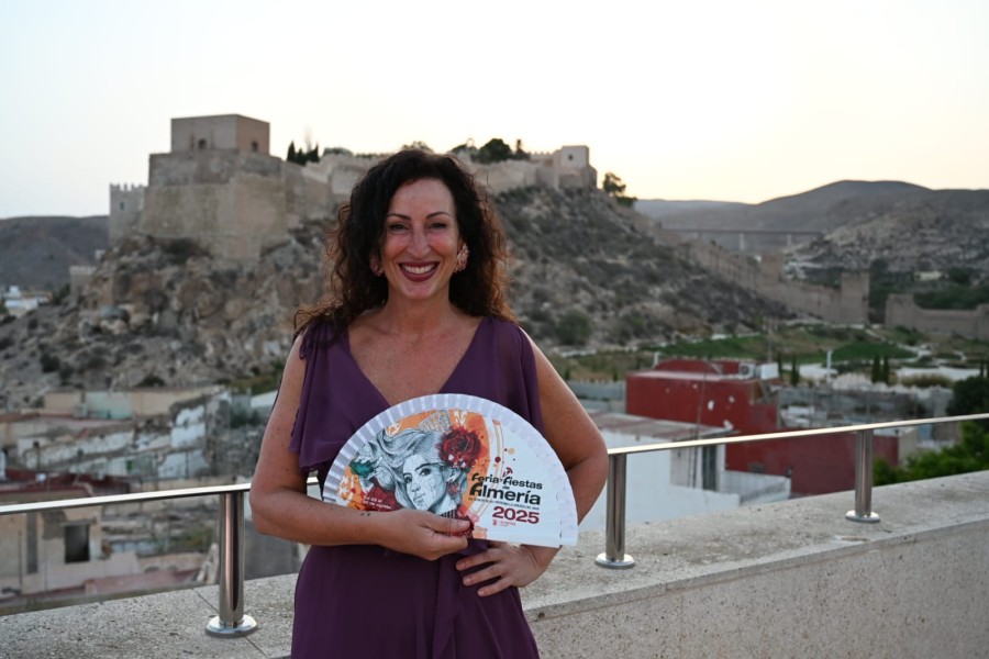 Reparto de abanicos y programas de la Feria de Almería en tres puntos el 19 de agosto